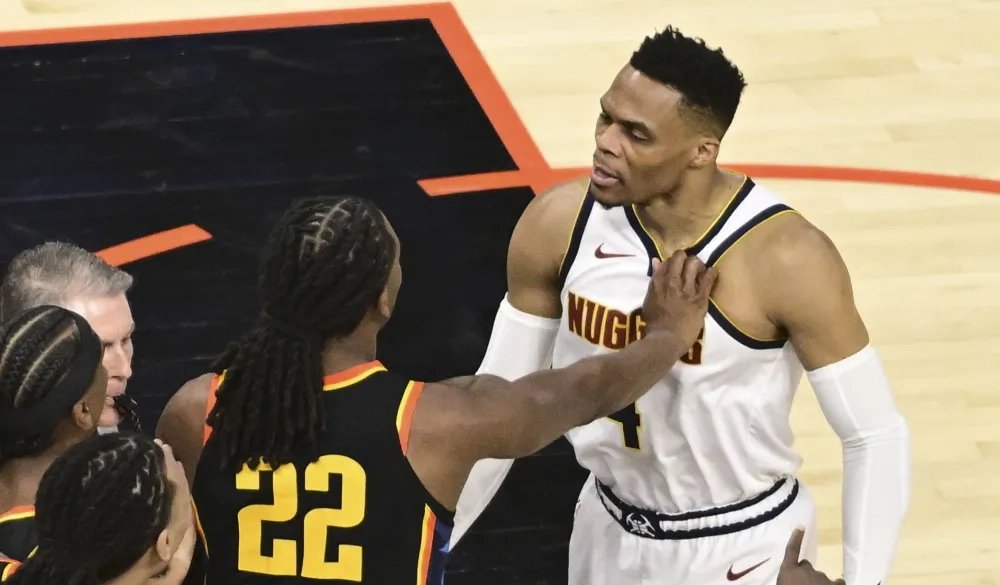 雷霆爆冷菲律宾男篮，詹姆斯爆发神勇