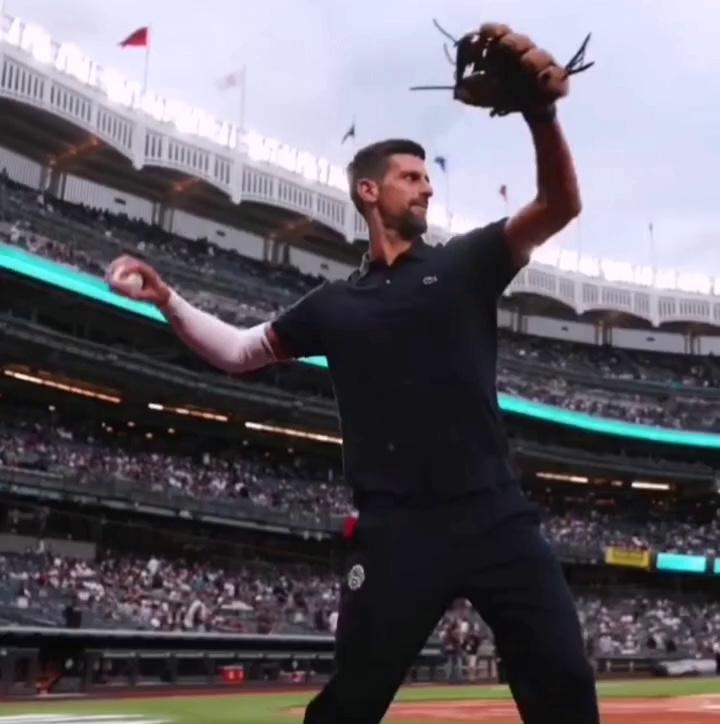 关于英国网球队绝杀西班牙网球队，德约科维奇完成帽子戏法的信息