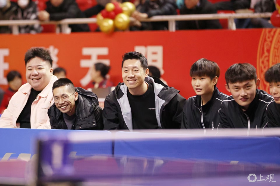 奥地利乒乓球队鏖战比利时乒乓球队，许昕送出助攻