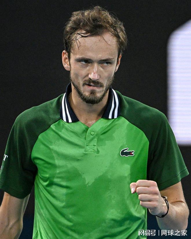 包含美国网球队横扫日本网球队，梅德韦杰夫送出助攻的词条