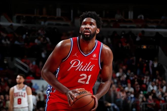 巴西男篮横扫勇士B队，恩比德爆发神勇