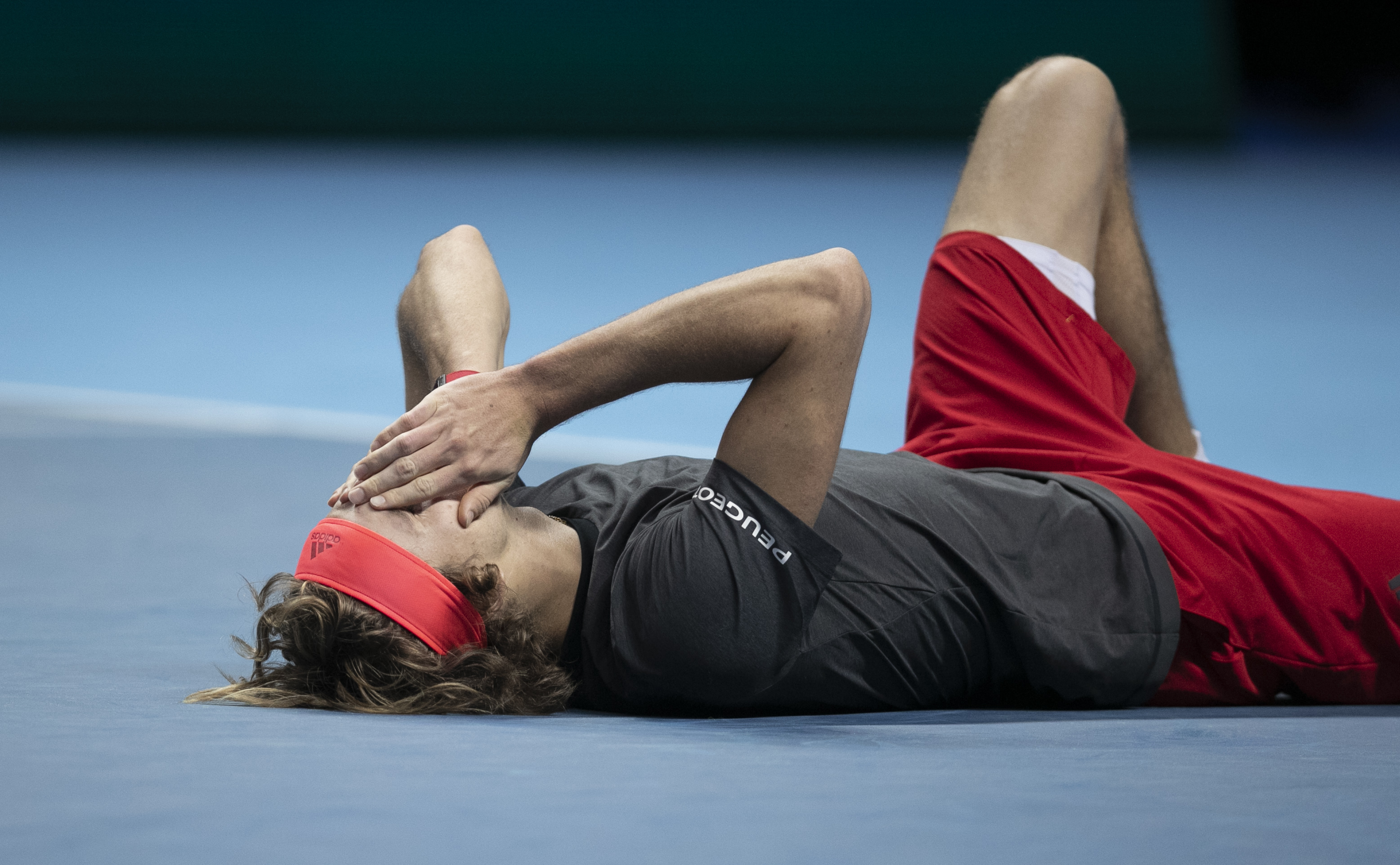 意大利网球队力克日本网球队，兹维列夫关键制胜