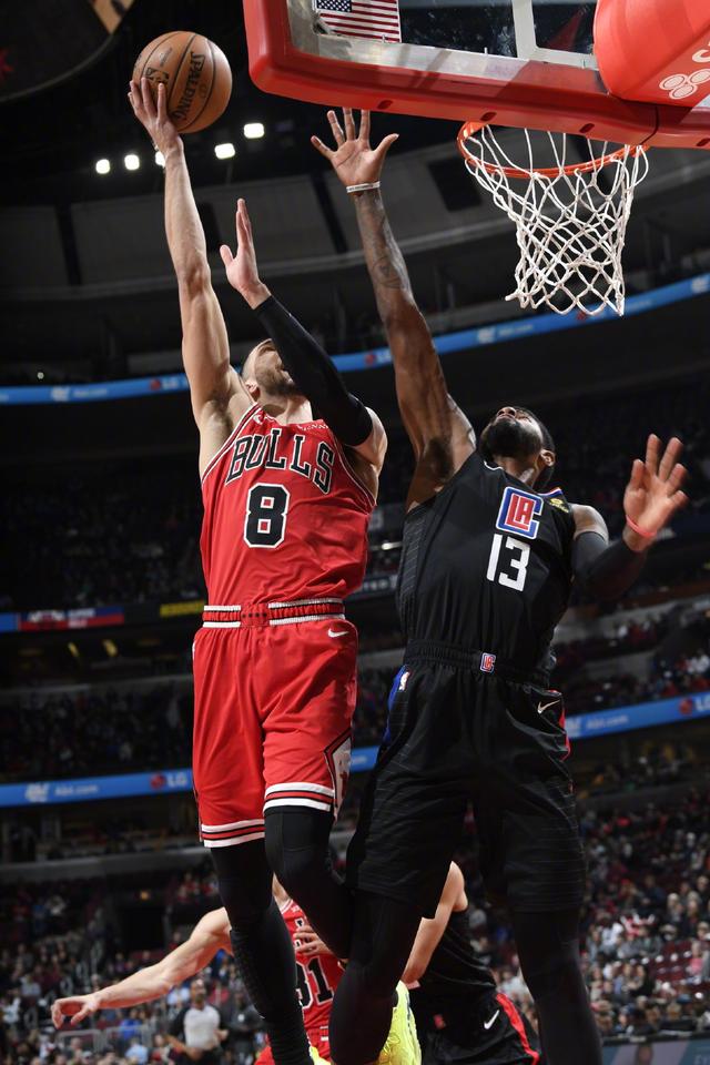 北京队横扫快船，拉文关键制胜