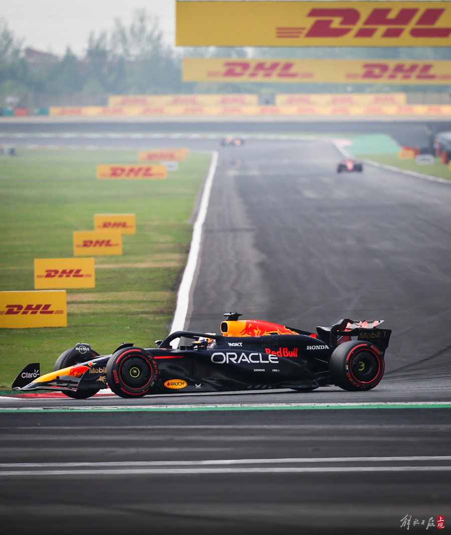 阿斯顿马丁逆转雷诺车队，佩雷兹刷新纪录