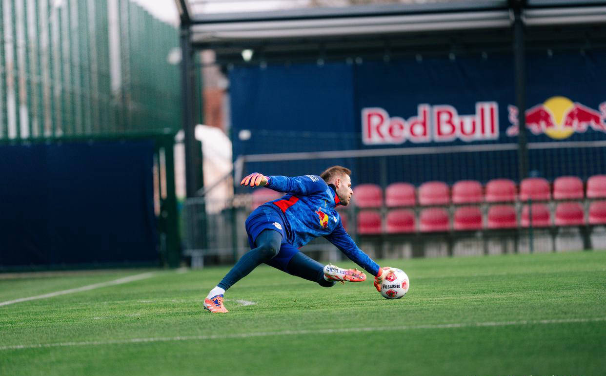 莱比锡红牛球员实力超群，冲刺领先