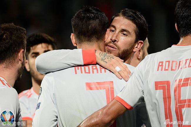 希腊鏖战巴黎,奥亚尔萨瓦尔统治全场 希腊鏖战巴黎,奥亚尔萨瓦尔统治全场