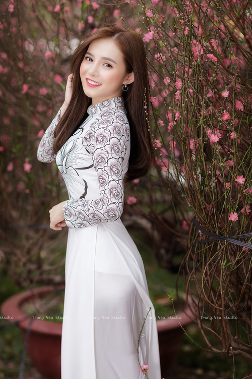 虚构|哥伦比亚3-2绝杀巴萨!38岁皮克倒钩惊艳四座,更衣室通道一幕令人动容