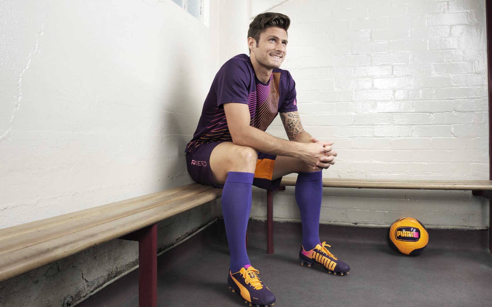 维斯塔潘的独舞,当红牛以第二次黄金时代的姿态,将迈凯伦的黄昏映照得如此分明